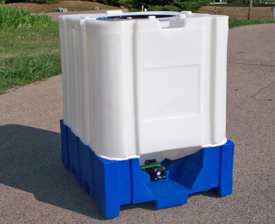 275 Gallon Poly Tote, All Plastic IBC, 275 Gallon IBC, 275 Gallon Intermediate Bulk Container, All Plastic Durable Bulk Container, All Plastic Tote, Chemical Tank, Iron Oxide Tank, Roto Molded Tank, Rotational Molding, Rotationally Molded Tank, All Plastic IBC, Blue and White IBC, Rotational Molded Product