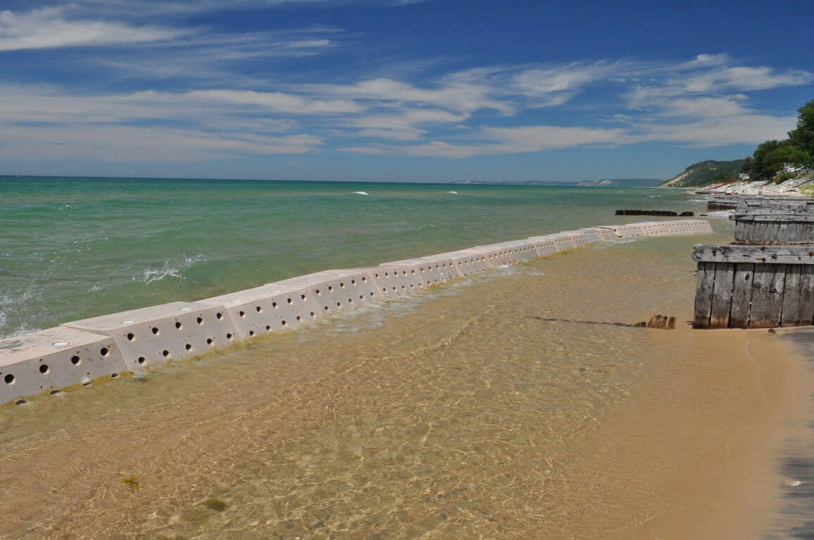 Sandsavers installed, sandgrabber, beach erosion barrier, beach renourishment device, beach barrier, beach erosion module, save beach barrier, Sandsaver, sand saver