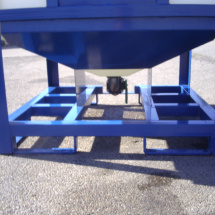 Hopper Bottom and Side Discharge valve on a 330 Gallon IBC