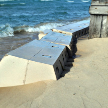 Sandsaver modules retaining sand on Lake Michigan